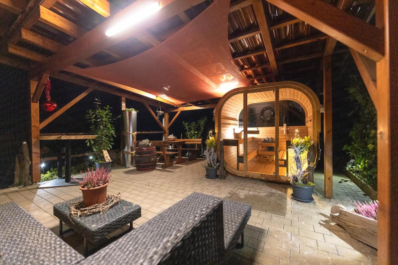 Weingarten & Appartement Auszeit With Private Spa Soechau Exterior photo