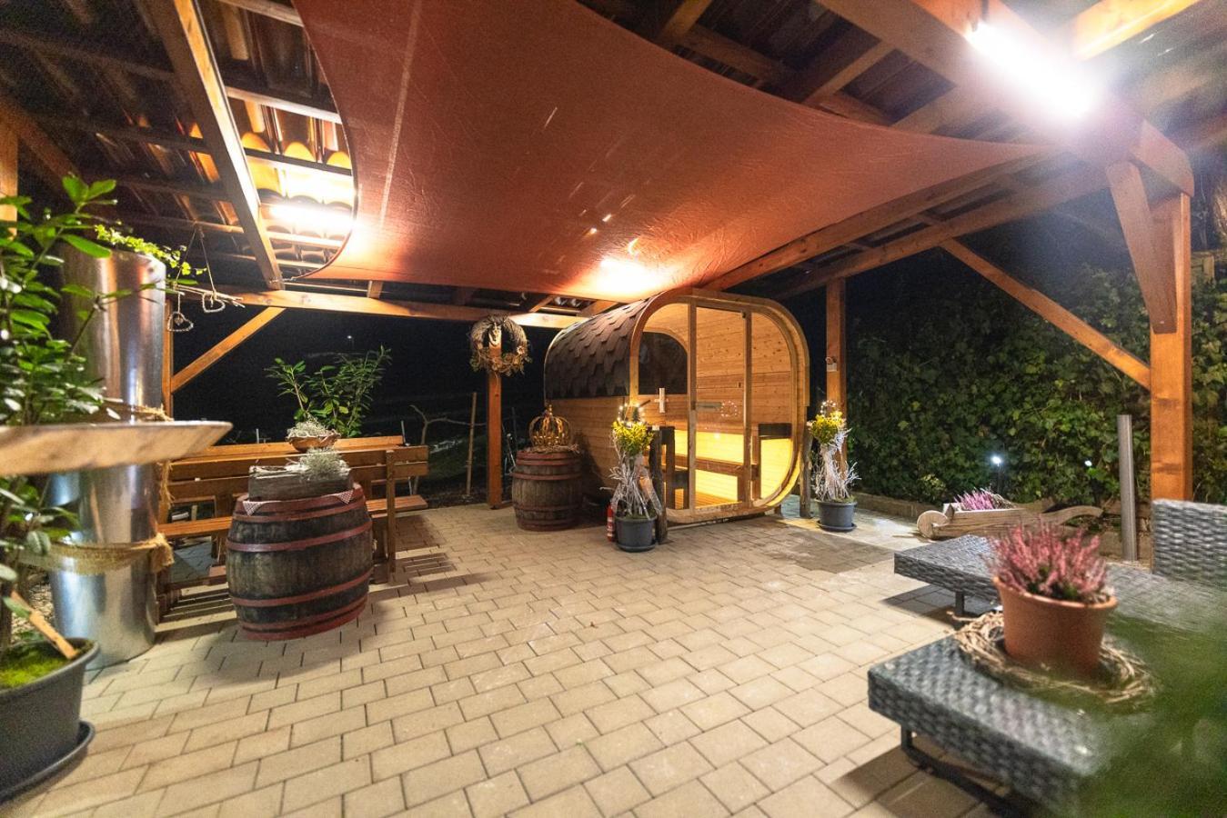 Weingarten & Appartement Auszeit With Private Spa Soechau Exterior photo